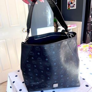 MCM Klara Hobo (black)